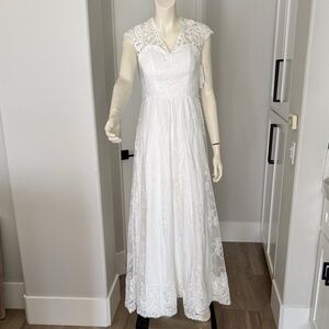 Wedding dress Elegant White Lace Women’s Dress size 8 NWT
